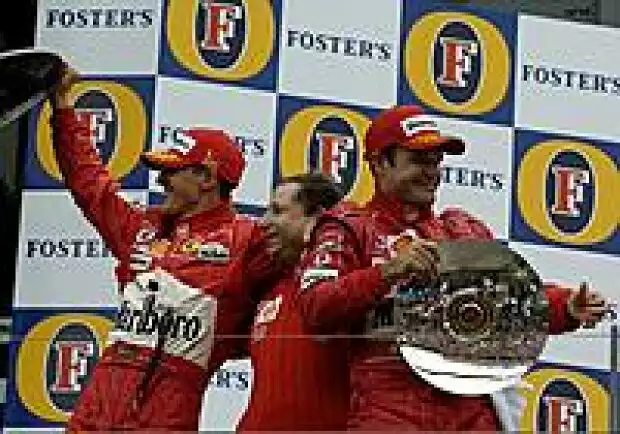 Ferrari-Jubel auf dem Podium Titel-Bild zur News: Ferrari-Jubel auf dem Podium