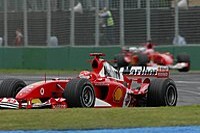 Michael Schumacher vor Rubens Barrichello (beide Ferrari F2004)