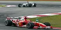 Michael Schumacher (Ferrari F2004) vor Juan-Pablo Montoya (Williams-BMW FW26)