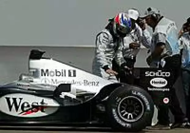 Kimi Räikkönen nach einem Motorschaden Titel-Bild zur News: Kimi Räikkönen nach einem Motorschaden