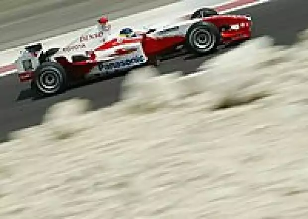 Cristiano da Matta (Toyota TF104) Titel-Bild zur News: Cristiano da Matta (Toyota TF104)
