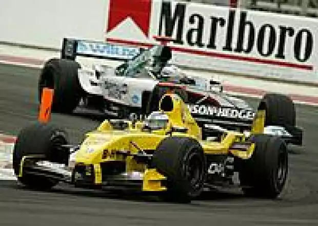 Nick Heidfeld (Jordan-Ford EJ14) vor Zsolt Baumgartner (Minardi-Cosworth PS04B) Titel-Bild zur News: Nick Heidfeld (Jordan-Ford EJ14) vor Zsolt Baumgartner (Minardi-Cosworth PS04B)