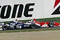 Juan-Pablo Montoya (Williams-BMW FW26) und Michael Schumacher (Ferrari F2004)