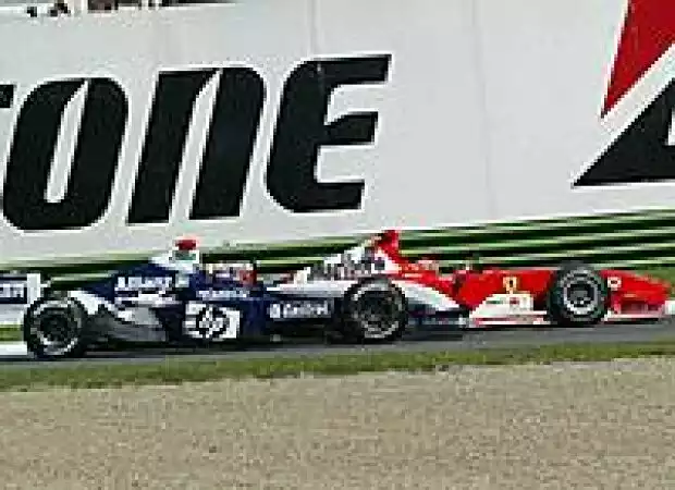 Juan-Pablo Montoya (Williams-BMW FW26) und Michael Schumacher (Ferrari F2004) Titel-Bild zur News: Juan-Pablo Montoya (Williams-BMW FW26) und Michael Schumacher (Ferrari F2004)