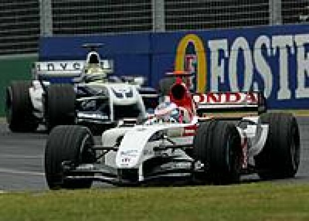 Titel-Bild zur News: Jenson Button (BAR-Honda 006) vor Ralf Schumacher (Williams-BMW FW26)