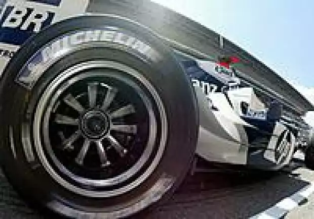 Michelin-Reife auf einem Williams-BMW FW26 Titel-Bild zur News: Michelin-Reife auf einem Williams-BMW FW26