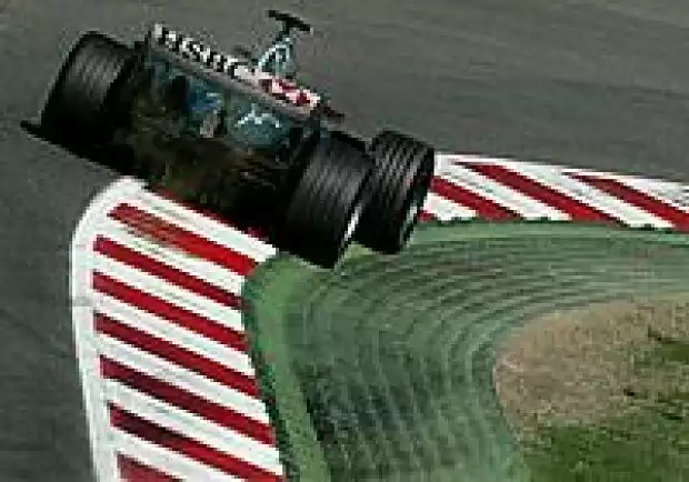 Mark Webber (Jaguar R5) Titel-Bild zur News: Mark Webber (Jaguar R5)