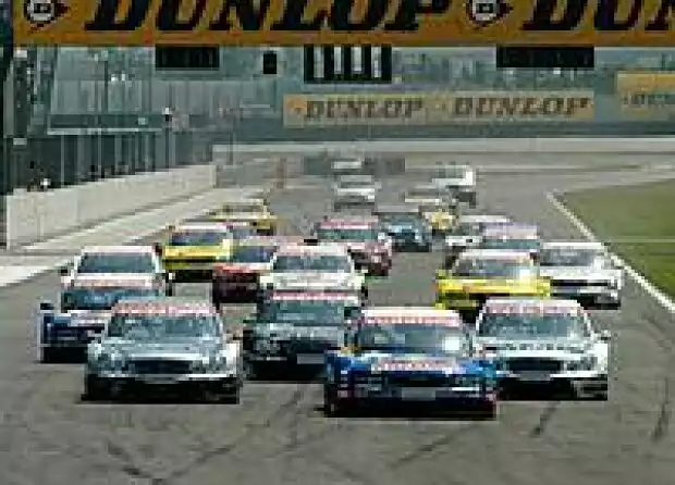 DTM-Start auf dem Adria Raceway Titel-Bild zur News: DTM-Start auf dem Adria Raceway