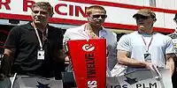 Bild zum Inhalt: Drei Hollywood-Superstars in der Jaguar-Box