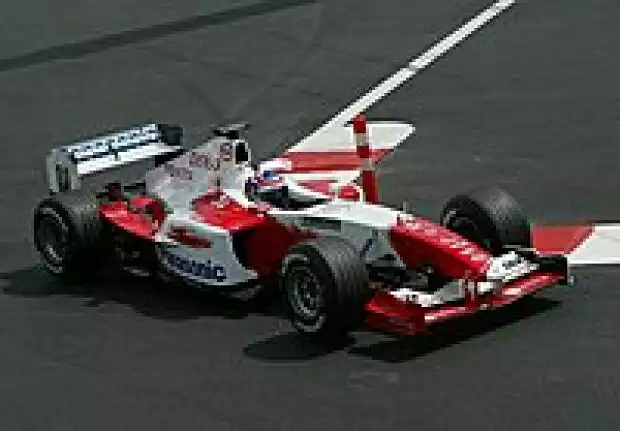 Olivier Panis (Toyota TF104) Titel-Bild zur News: Olivier Panis (Toyota TF104)