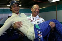 Peter Sauber trägt Felipe Massa auf Händen
