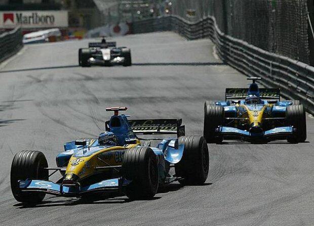 Titel-Bild zur News: Jarno Trulli vor Fernando Alonso