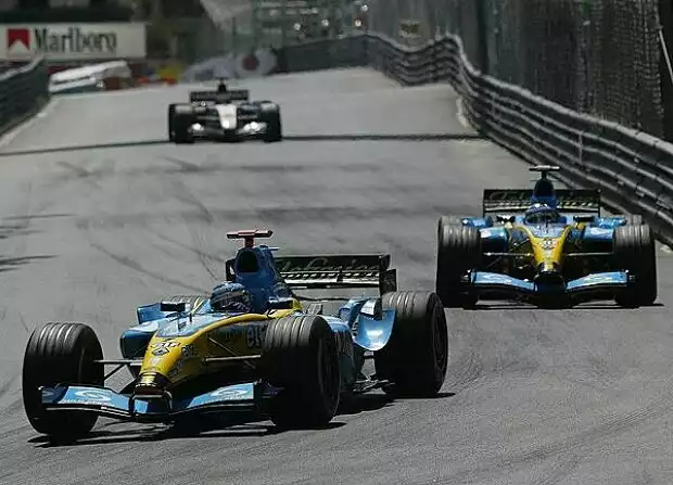 Jarno Trulli vor Fernando Alonso Titel-Bild zur News: Jarno Trulli vor Fernando Alonso