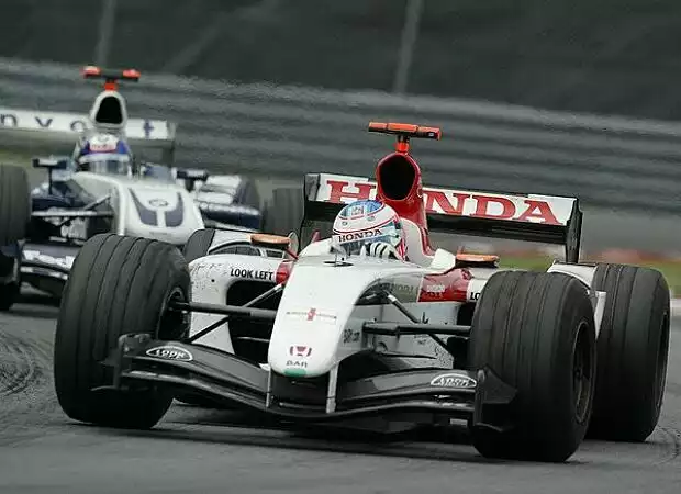 Button vor Montoya Titel-Bild zur News: Button vor Montoya