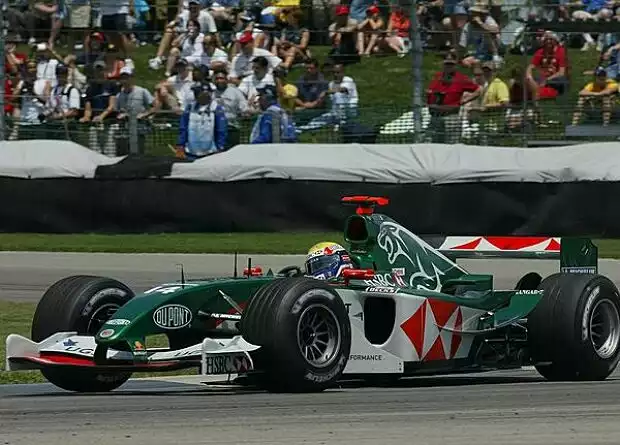 Mark Webber (Jaguar R5) Titel-Bild zur News: Mark Webber (Jaguar R5)