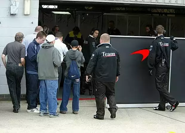 Titel-Bild zur News: McLaren-Mercedes-Box