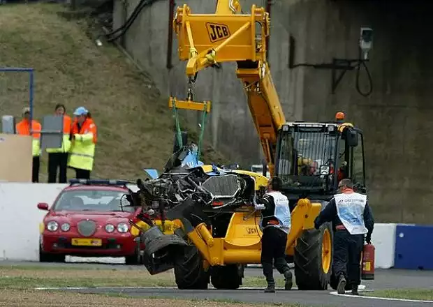 Titel-Bild zur News: Wrack von Trullis Auto