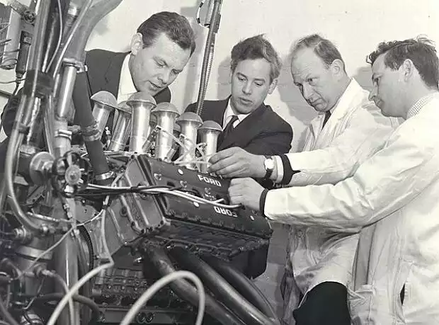 Ford-Cosworth-DFV-Triebwerk auf dem Prüfstand Titel-Bild zur News: Ford-Cosworth-DFV-Triebwerk auf dem Prüfstand
