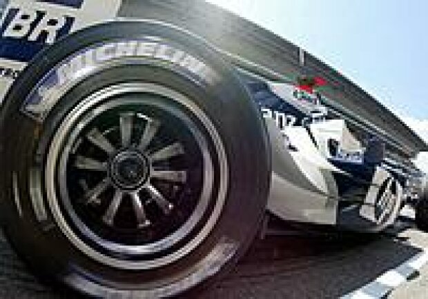 Titel-Bild zur News: Michelin-Reifen auf einem Williams-BMW FW26