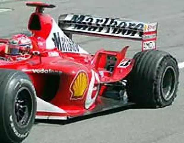 Michael Schumacher - Reifenschaden hinten links Titel-Bild zur News: Michael Schumacher - Reifenschaden hinten links