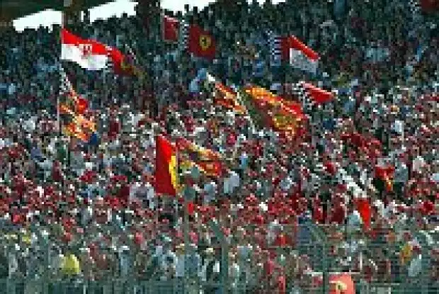 Fans auf dem Hockenheimring Titel-Bild zur News: Fans auf dem Hockenheimring