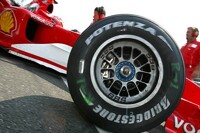 Bridgestone-Reifen am Ferrari