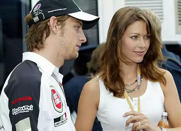 Button mit Freundin Titel-Bild zur News: Button mit Freundin