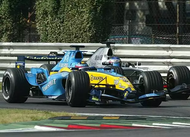 Titel-Bild zur News: Fernando Alonso vor Kimi Räikkönen
