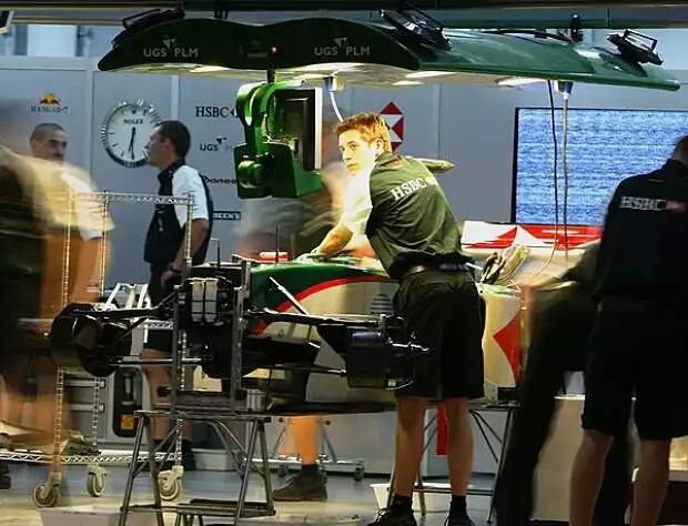 Jaguar-Mechaniker Titel-Bild zur News: Jaguar-Mechaniker