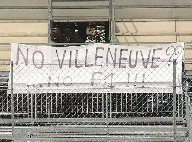 Villeneuve-Plakat bei Tests in Monza Titel-Bild zur News: Villeneuve-Plakat bei Tests in Monza