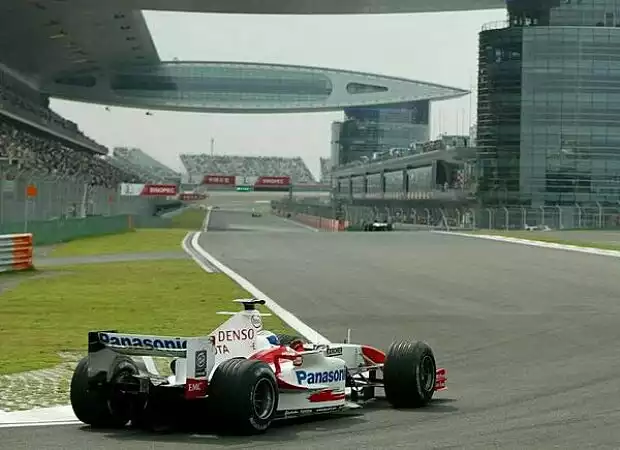 Olivier Panis (Toyota TF104B) Titel-Bild zur News: Olivier Panis (Toyota TF104B)