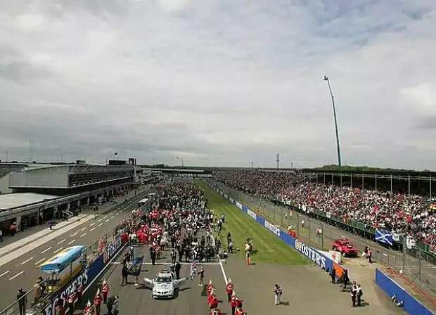 Vor dem Start in Silverstone Titel-Bild zur News: Vor dem Start in Silverstone
