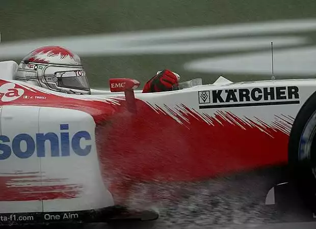 Titel-Bild zur News: Jarno Trulli (Toyota TF104B)