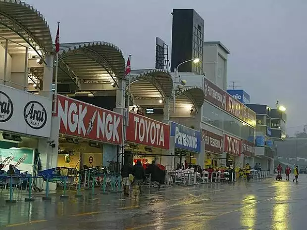 Boxengasse in Suzuka Titel-Bild zur News: Boxengasse in Suzuka