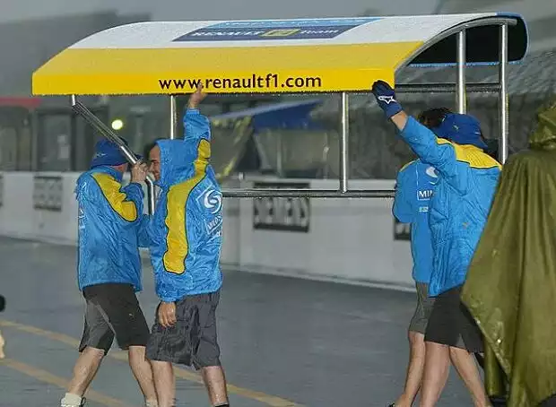 Vorbereitungen im Regen Titel-Bild zur News: Vorbereitungen im Regen