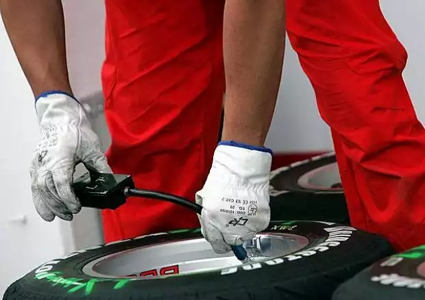 Bridgestone-Reifen Titel-Bild zur News: Bridgestone-Reifen