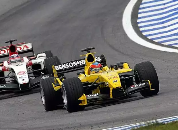 Timo Glock (Jordan-Ford EJ14) vor Takuma Sato (BAR-Honda 006) Titel-Bild zur News: Timo Glock (Jordan-Ford EJ14) vor Takuma Sato (BAR-Honda 006)
