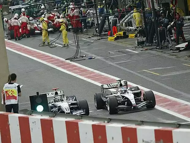 Juan-Pablo Montoya und Kimi Räikkönen Titel-Bild zur News: Juan-Pablo Montoya und Kimi Räikkönen