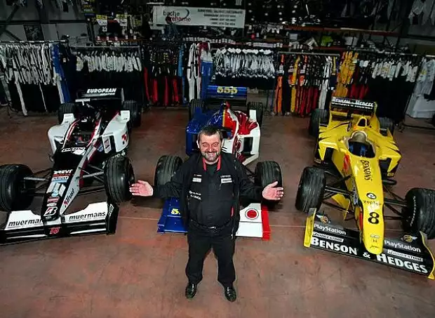 Titel-Bild zur News: Paul Stoddart und seine F1-Sammlung