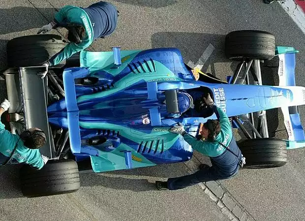 Titel-Bild zur News: Jacques Villeneuve (Sauber-Petronas C23)