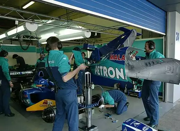 Sauber-Motorenabdeckung Titel-Bild zur News: Sauber-Motorenabdeckung