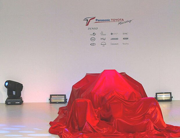 Titel-Bild zur News: Präsentation des Toyota TF104