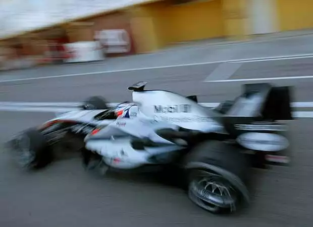 Titel-Bild zur News: Kimi Räikkönen (McLaren-Mercedes MP4-20)