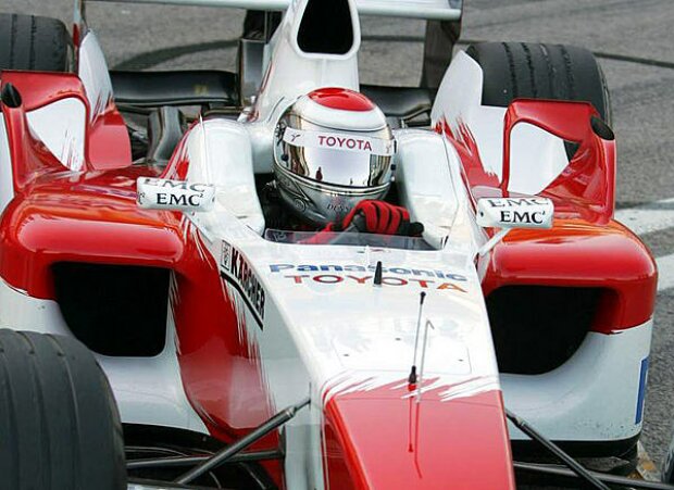 Titel-Bild zur News: Jarno Trulli (Toyota TF105)