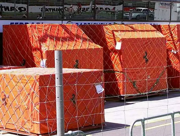 Titel-Bild zur News: Formel-1-Container in Australien