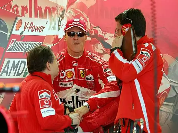 Jean Todt, Michael Schumacher und ein Ingenieur Titel-Bild zur News: Jean Todt, Michael Schumacher und ein Ingenieur