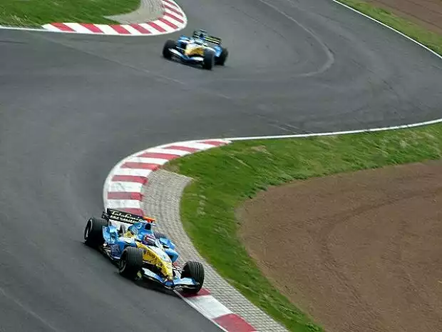 Fernando Alonso vor Giancarlo Fisichella Titel-Bild zur News: Fernando Alonso vor Giancarlo Fisichella