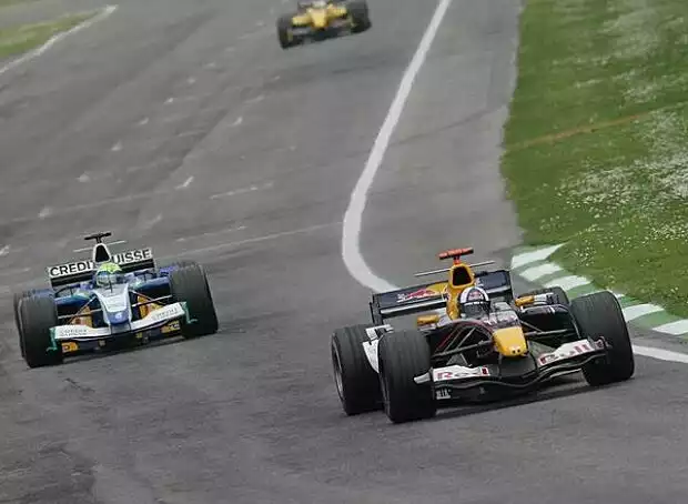 David Coulthard (Red Bull-Cosworth RB1) vor Felipe Massa (Sauber-Petronas C24) Titel-Bild zur News: David Coulthard (Red Bull-Cosworth RB1) vor Felipe Massa (Sauber-Petronas C24)