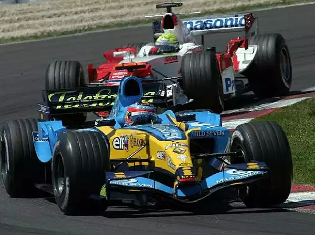 Titel-Bild zur News: Fernando Alonso vor Ralf Schumacher