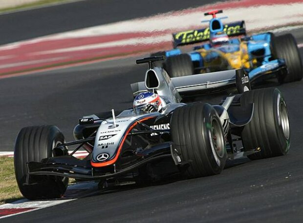 Titel-Bild zur News: Kimi Räikkönen vor Fernando Alonso